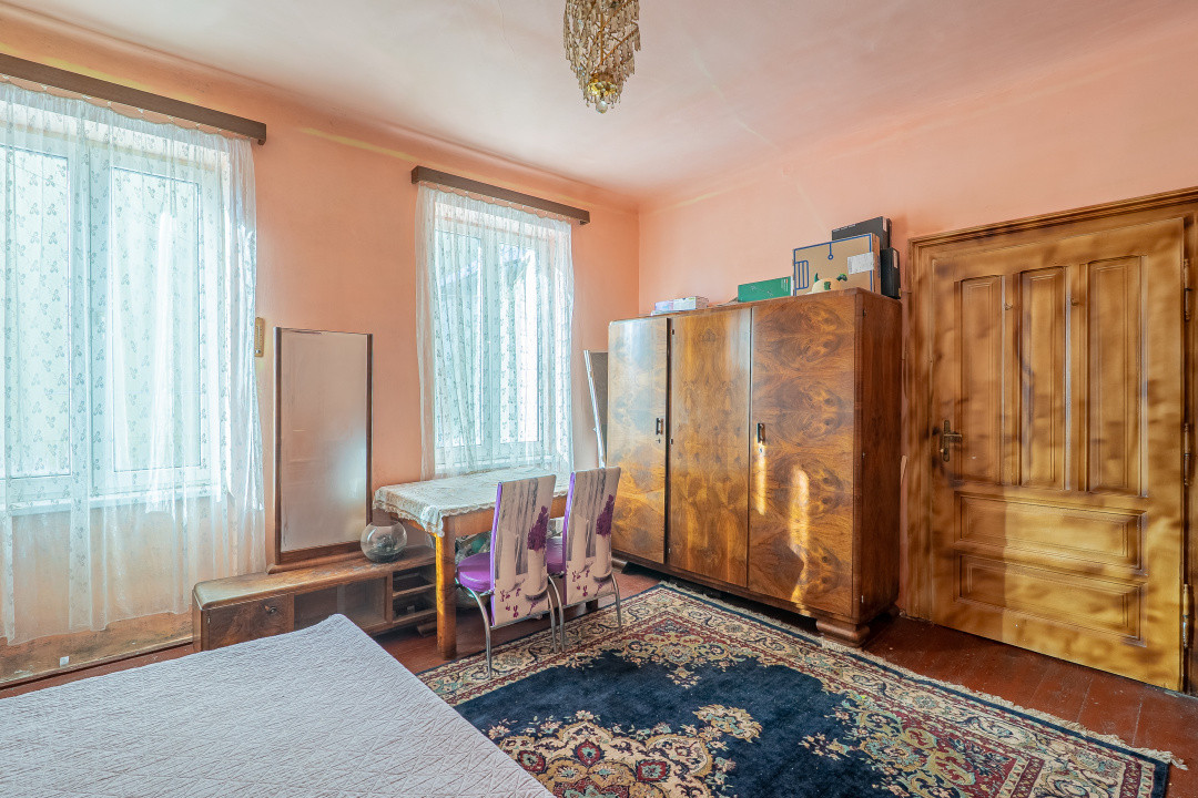 Casă individuală compusă din două apartamente, cu teren liber de 540 mp 