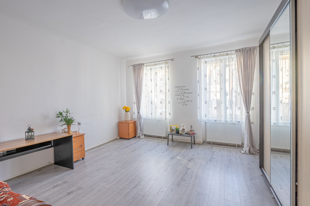 Casă individuală compusă din două apartamente, cu teren liber de 540 mp 