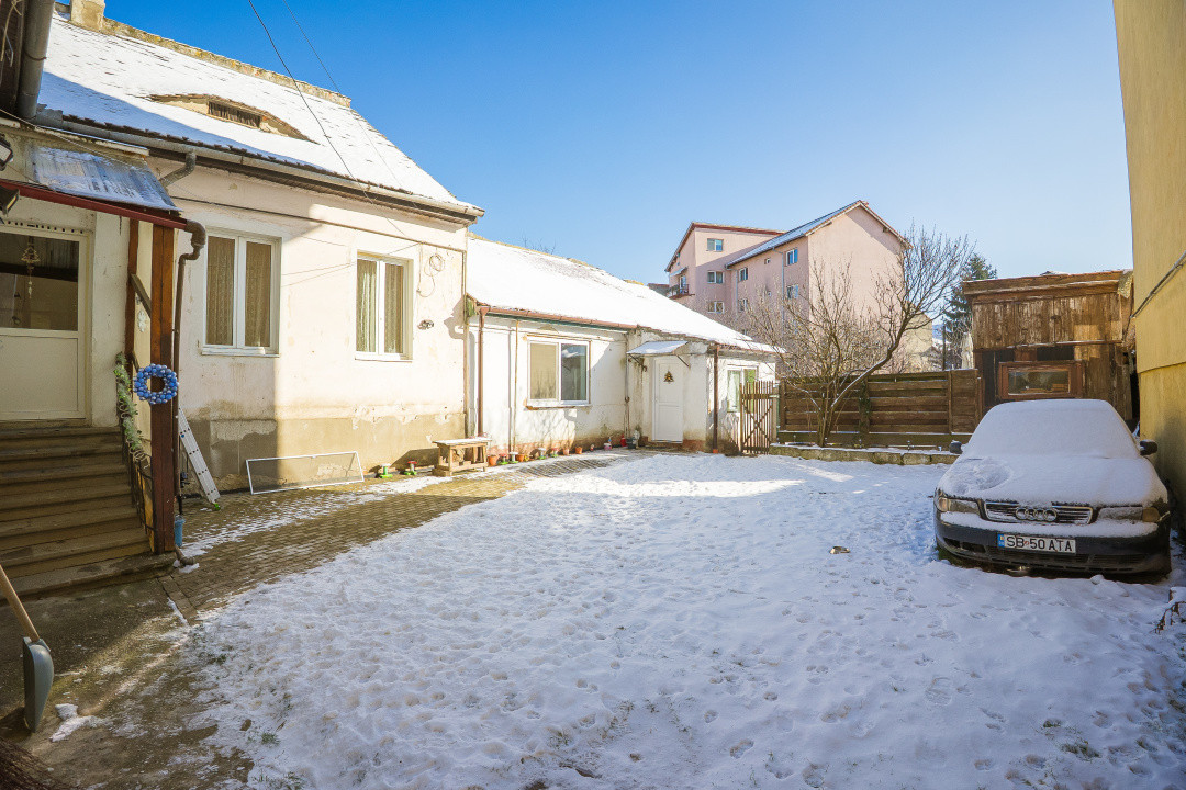 Casă individuală compusă din două apartamente, cu teren liber de 540 mp 
