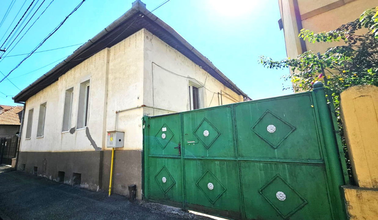 Casă individuală compusă din două apartamente, cu teren liber de 540 mp 