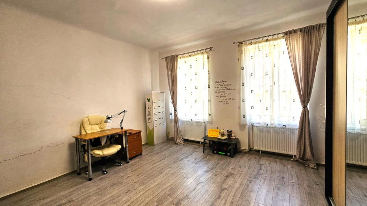 Casă individuală compusă din două apartamente, cu teren liber de 540 mp 
