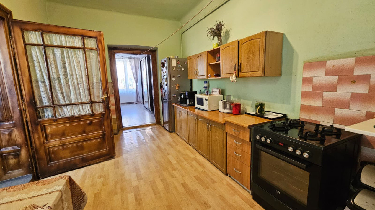 Casă individuală compusă din două apartamente, cu teren liber de 540 mp 