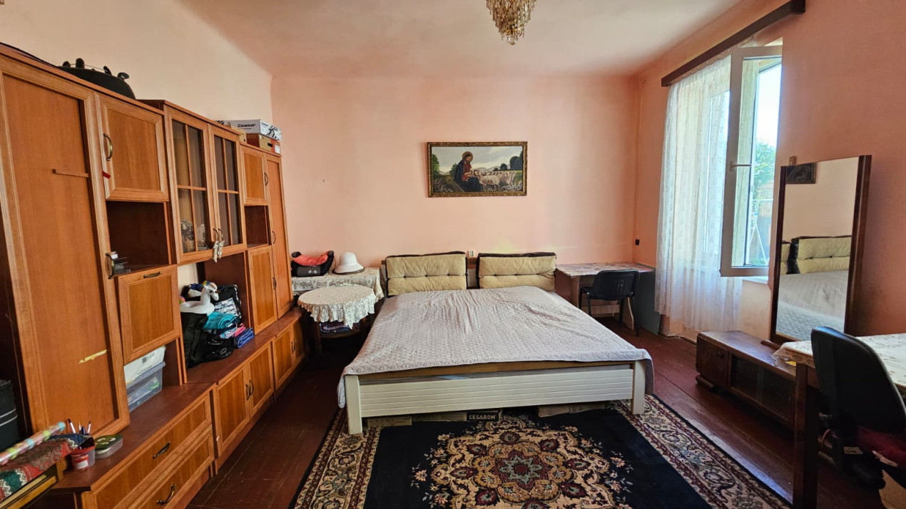 Casă individuală compusă din două apartamente, cu teren liber de 540 mp 