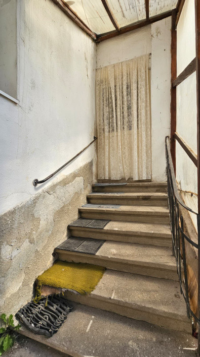 Casă individuală compusă din două apartamente, cu teren liber de 540 mp 
