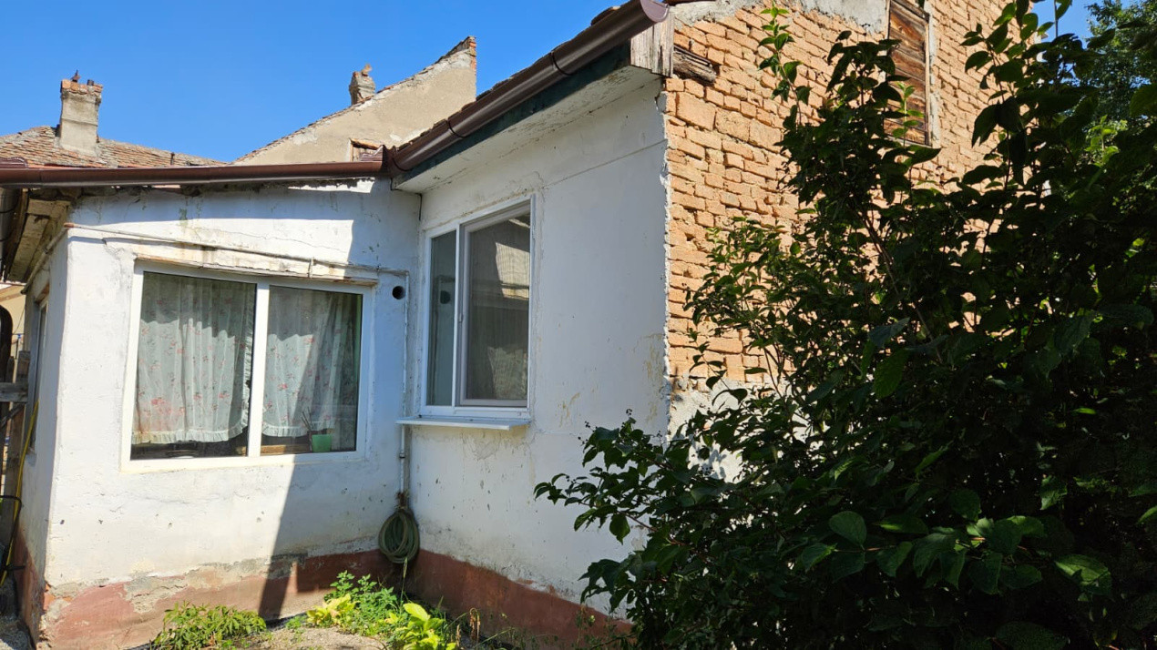 Casă individuală compusă din două apartamente, cu teren liber de 540 mp 