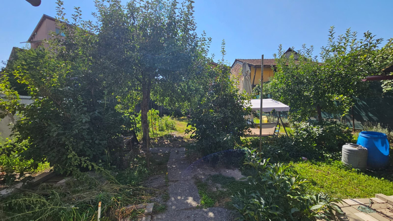 Casă individuală compusă din două apartamente, cu teren liber de 540 mp 