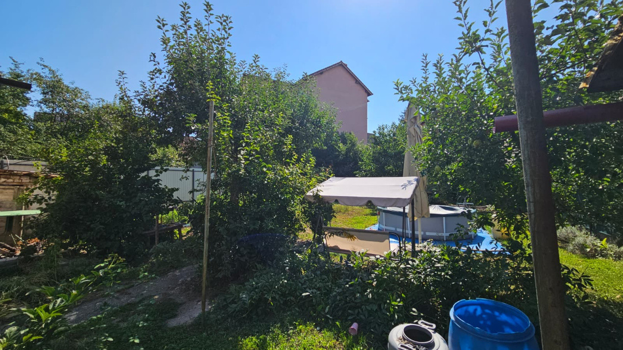 Casă individuală compusă din două apartamente, cu teren liber de 540 mp 