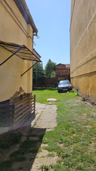 Casă individuală compusă din două apartamente, cu teren liber de 540 mp 