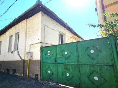 Casă individuală compusă din două apartamente, cu teren liber de 540 mp 