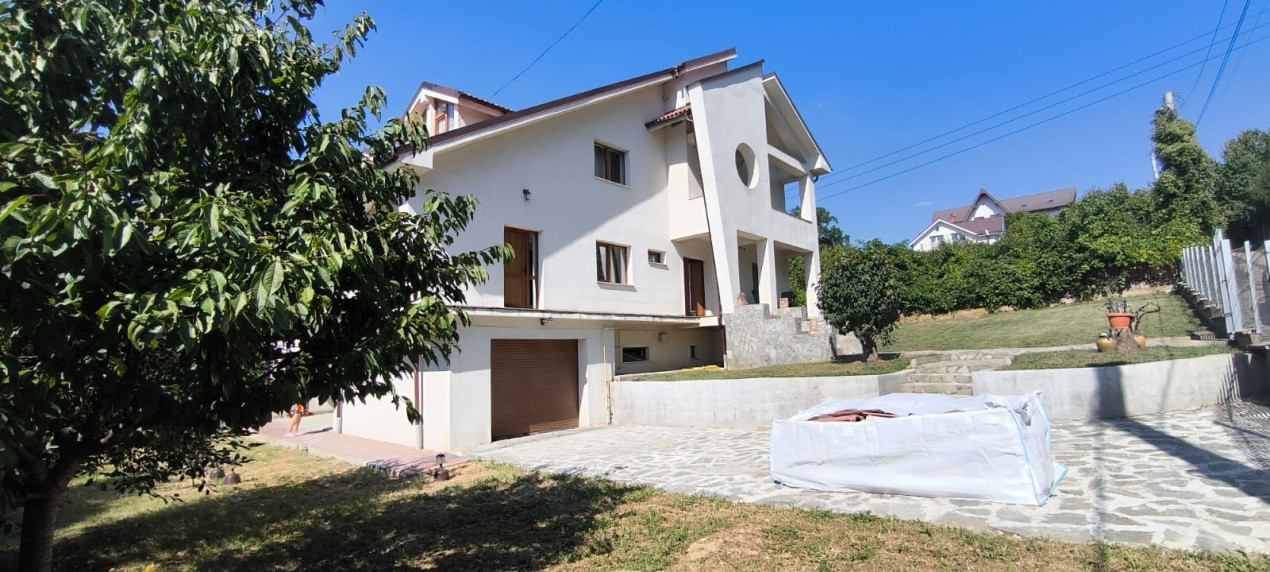 Casa individuala spatioasa  - pret excelent