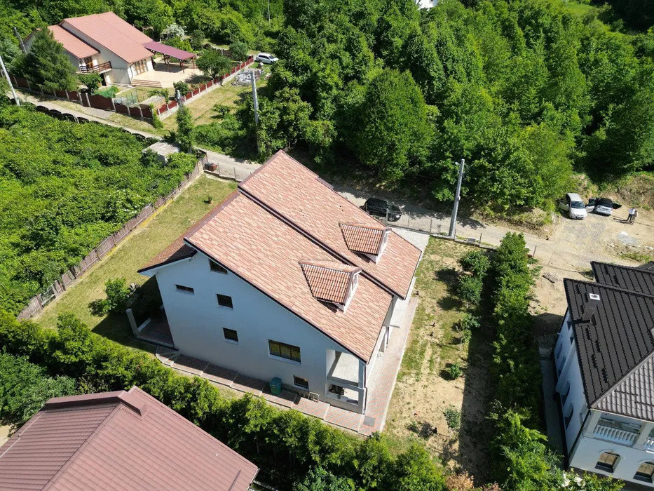 Casa individuala spatioasa  - pret excelent