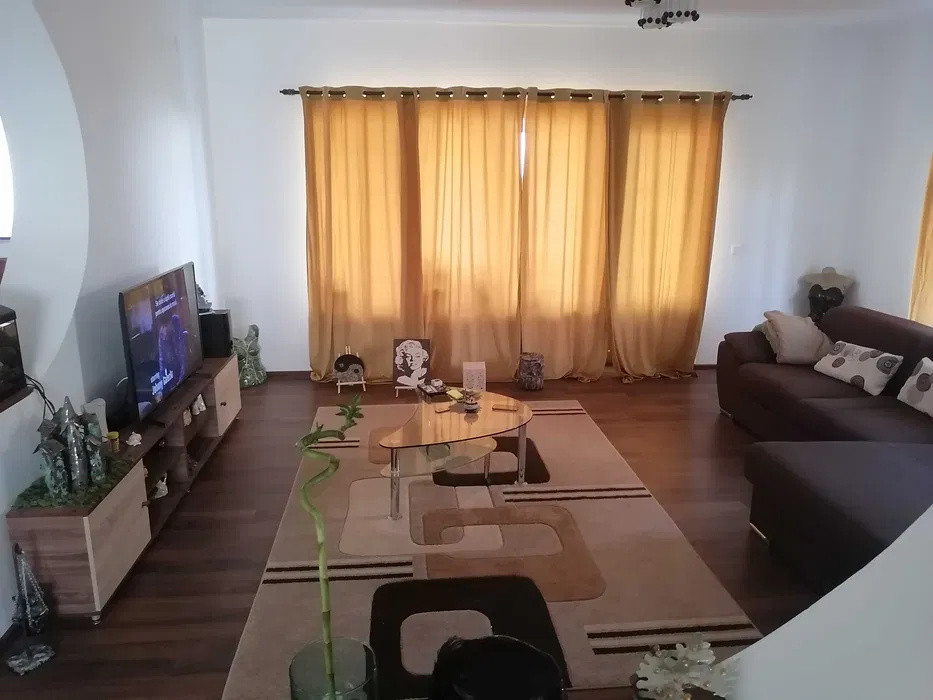 Casa individuala spatioasa  - pret excelent