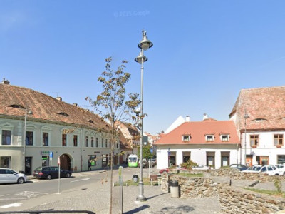Spatiu comercial stradal 136mp Central Istoric Sibiu preluare chirias