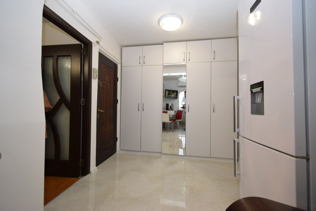 Apartament decomandat, centrala, complet mobilat Craiovita Noua