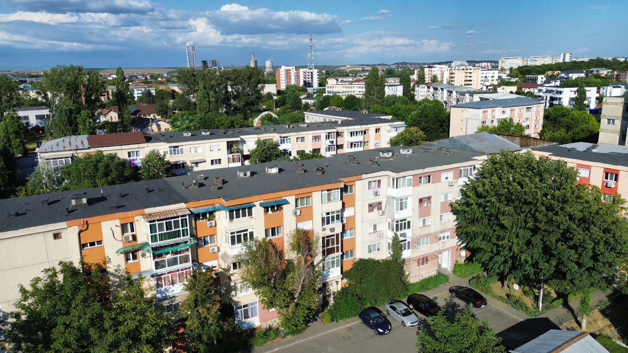 Apartament decomandat, centrala, complet mobilat Craiovita Noua