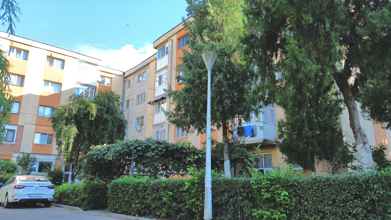 Apartament decomandat, centrala, complet mobilat Craiovita Noua