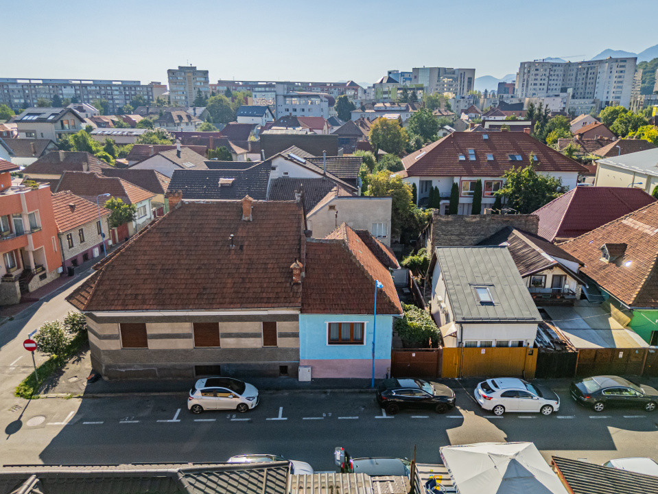 Vânzare casă cu 3 camere, singur în curte – Piața de Miercuri