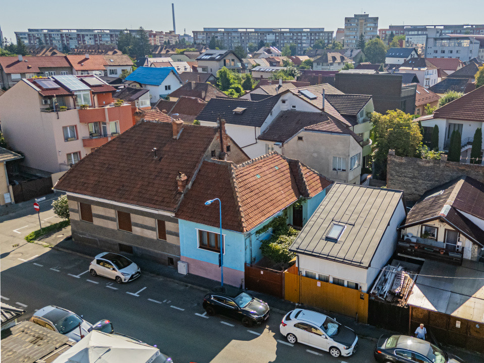 Vânzare casă cu 3 camere, singur în curte – Piața de Miercuri