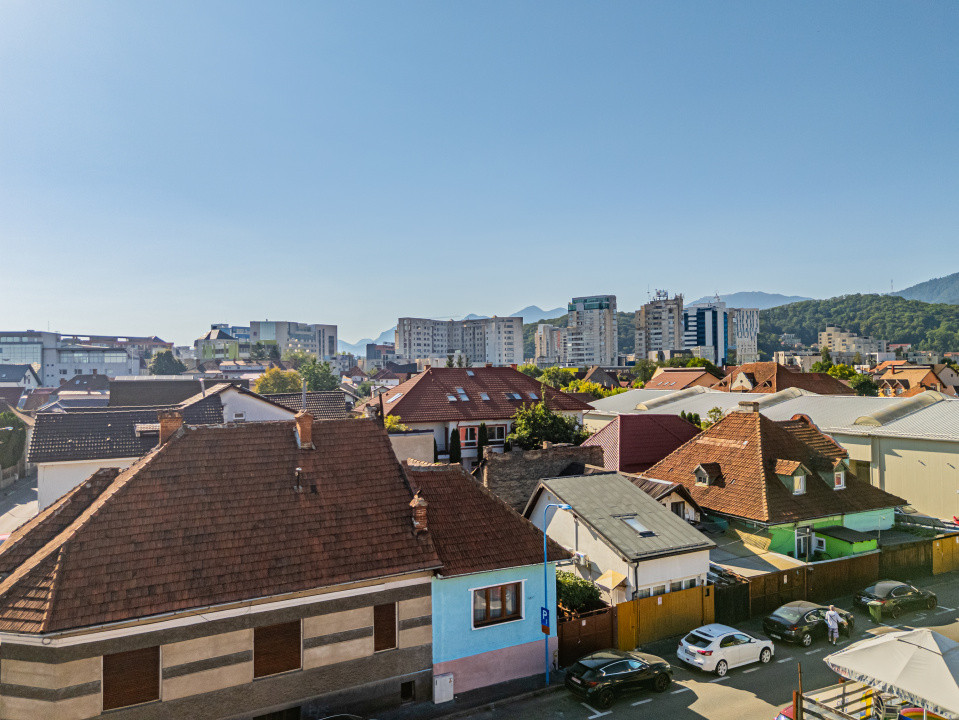Vânzare casă cu 3 camere, singur în curte – Piața de Miercuri