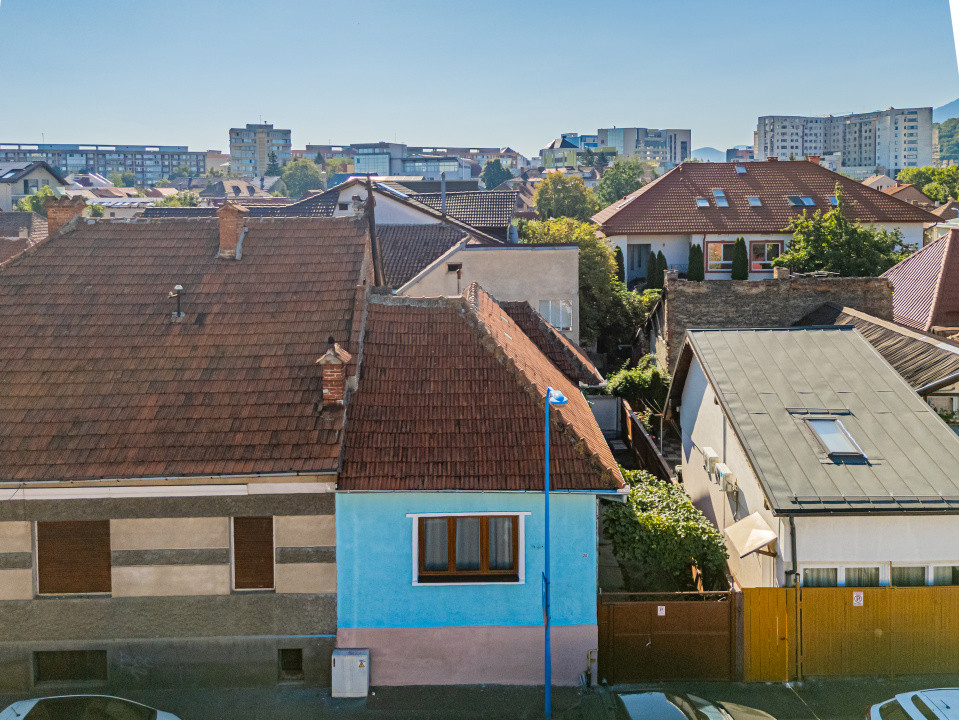 Vânzare casă cu 3 camere, singur în curte – Piața de Miercuri