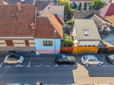 Vânzare casă cu 3 camere, singur în curte – Piața de Miercuri