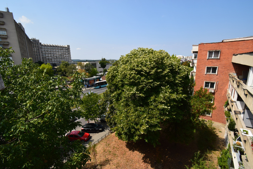 Apartament 4 camere, 1 Mai , Insula, centrala termica, langa Medicina