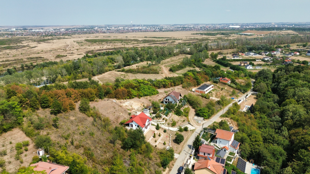Teren intravilan Leamna, priveliste deosebita, zona de padure