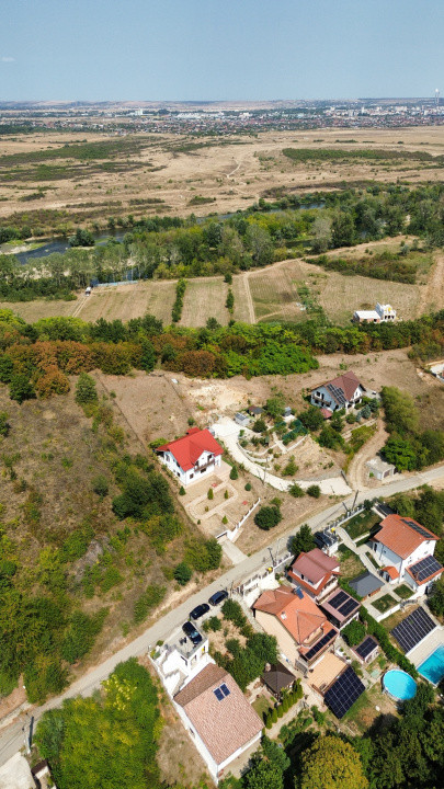 Teren intravilan Leamna, priveliste deosebita, zona de padure