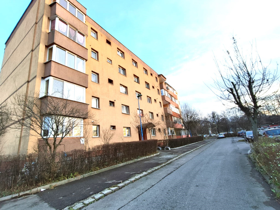 Rezervat - Apartament cu 3 Camere, etaj 1, Str Independentei