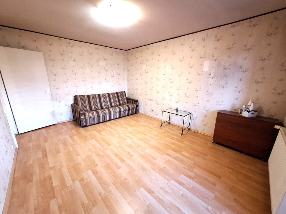 Rezervat - Apartament cu 3 Camere, etaj 1, Str Independentei