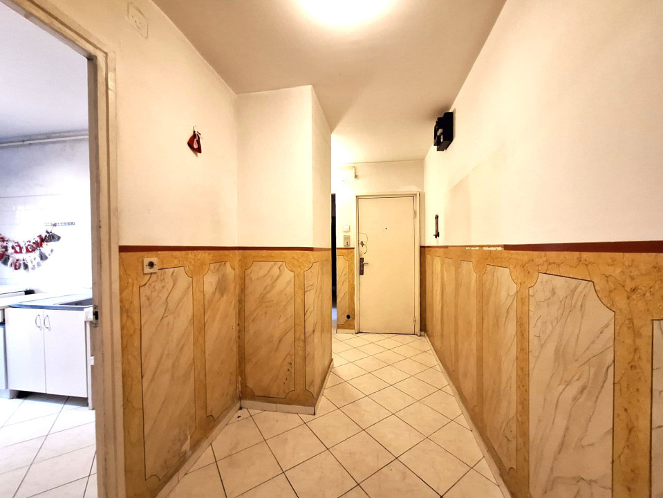 Rezervat - Apartament cu 3 Camere, etaj 1, Str Independentei
