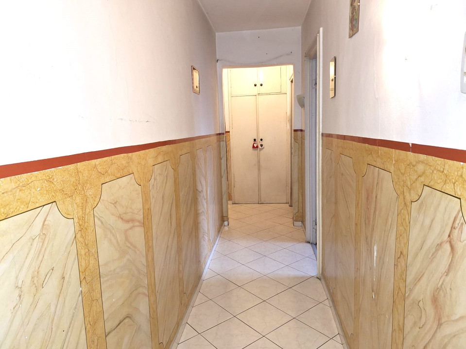 Rezervat - Apartament cu 3 Camere, etaj 1, Str Independentei