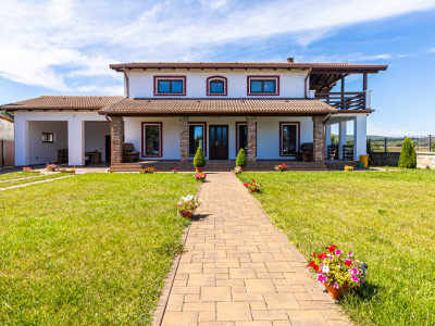 Casa deosebita in Fagaras – ultrafinisata, spatioasa si eleganta