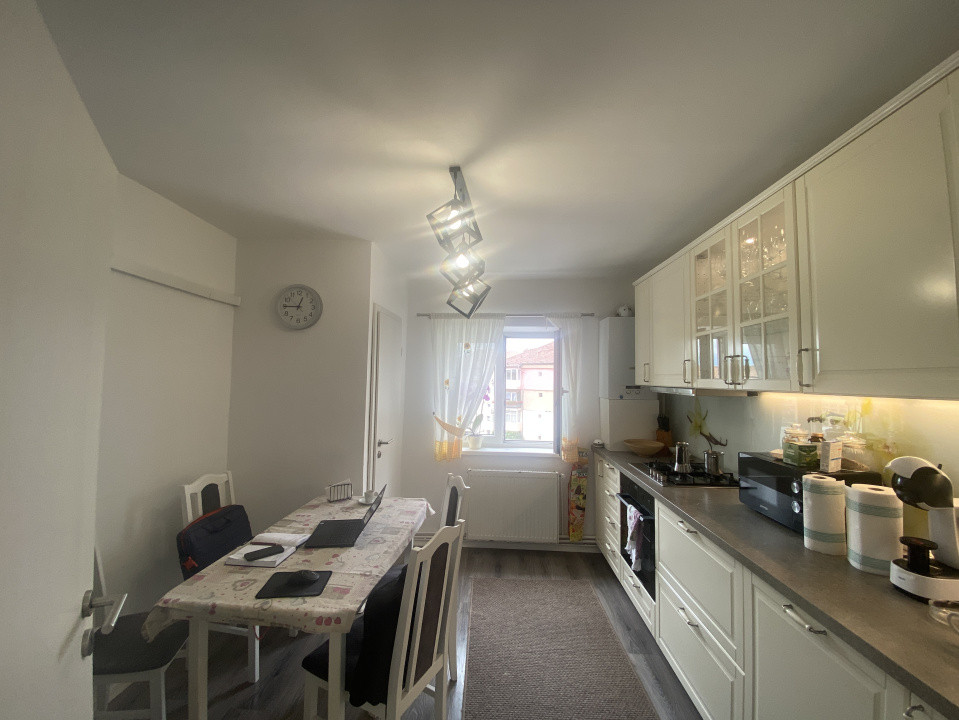 Apartament 3 camere vanzare Mobilat Utilat 76mpu zona Strand Sibiu