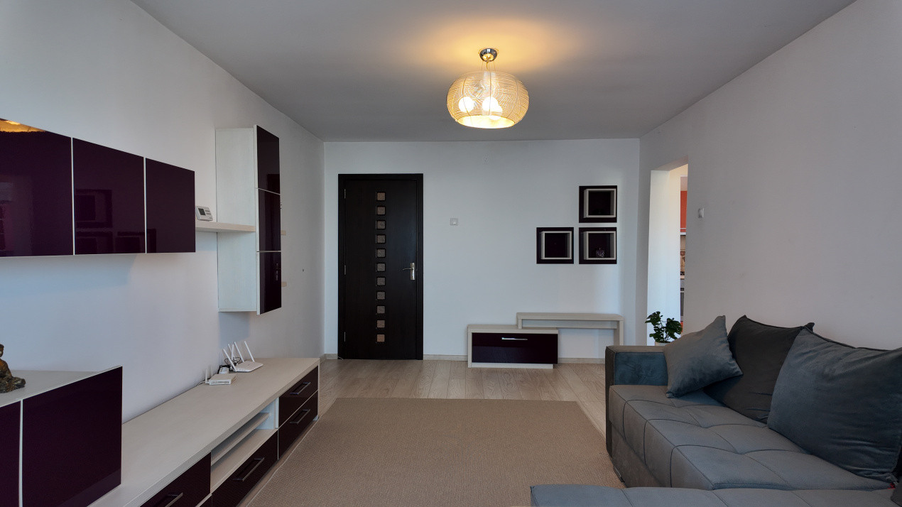 Vânzare apartament cu 3 camere, circular - zona Tractorul
