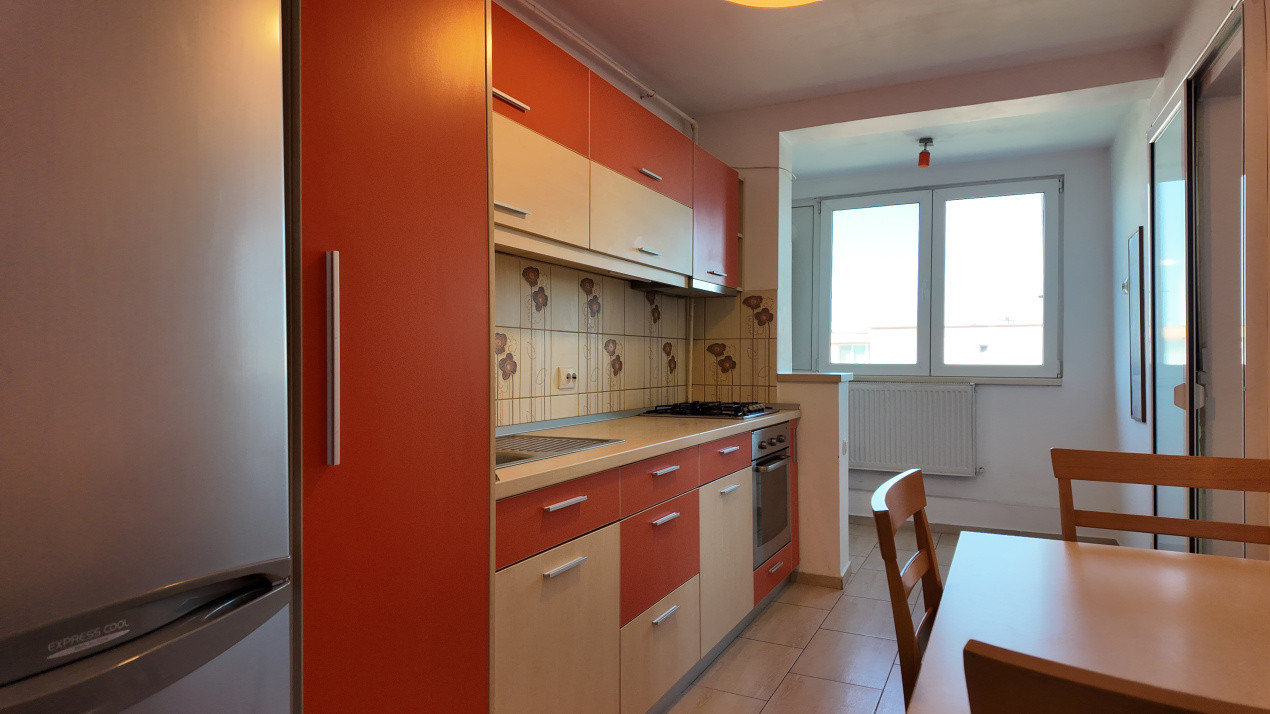 Vânzare apartament cu 3 camere, circular - zona Tractorul