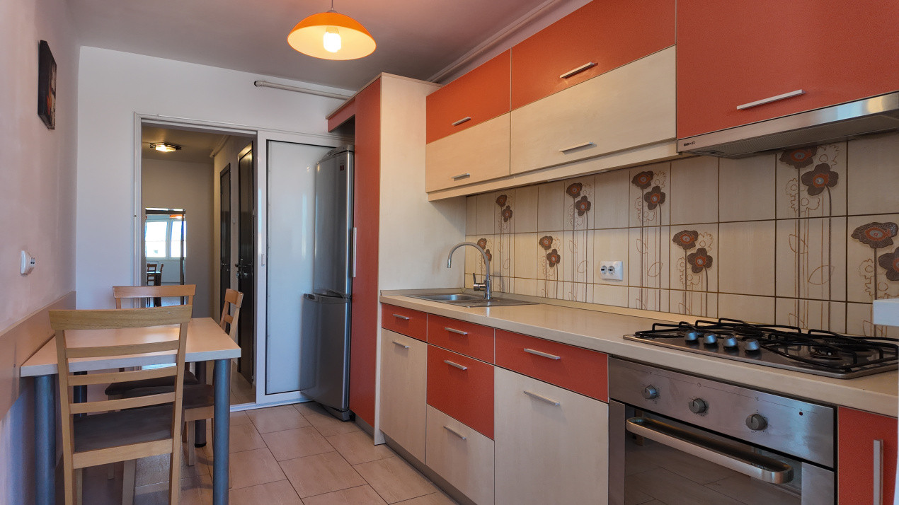 Vânzare apartament cu 3 camere, circular - zona Tractorul