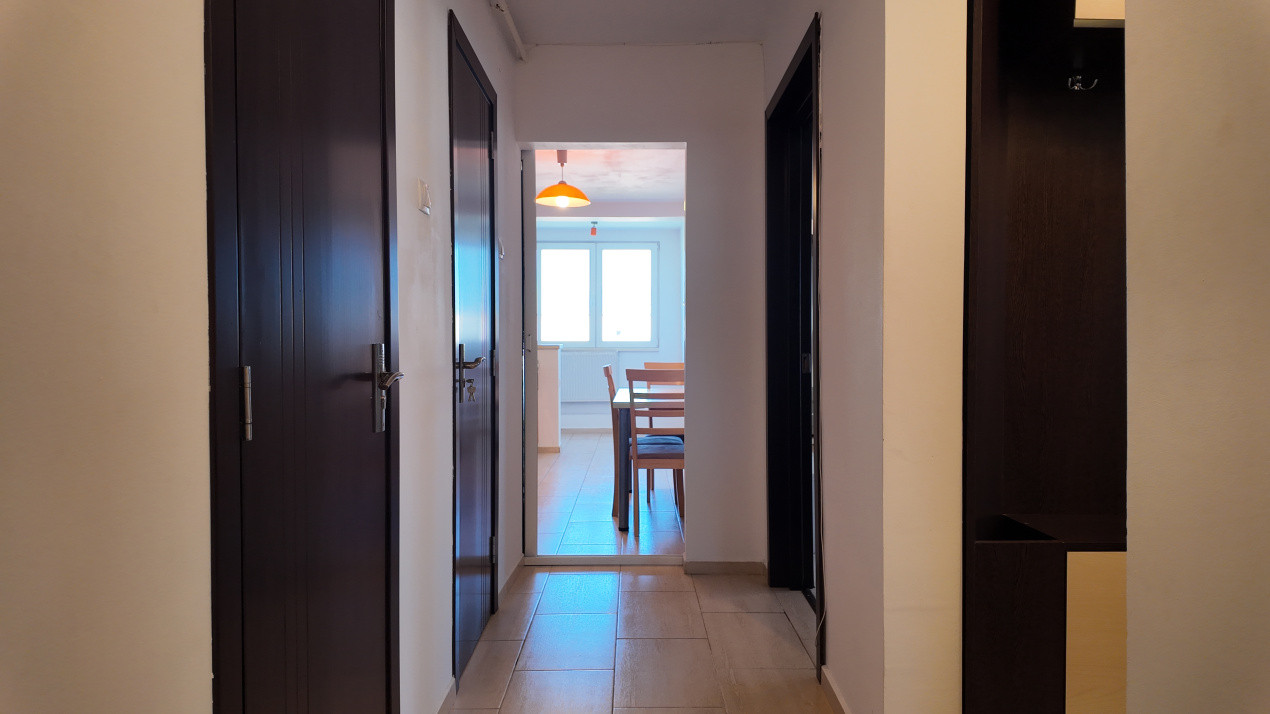 Vânzare apartament cu 3 camere, circular - zona Tractorul