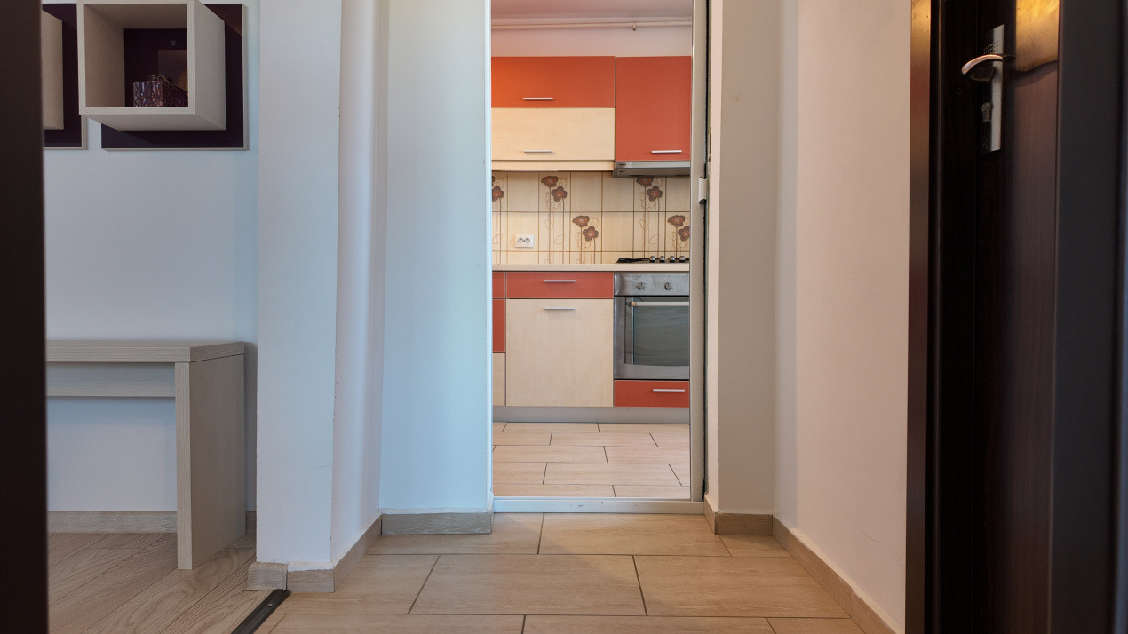 Vânzare apartament cu 3 camere, circular - zona Tractorul