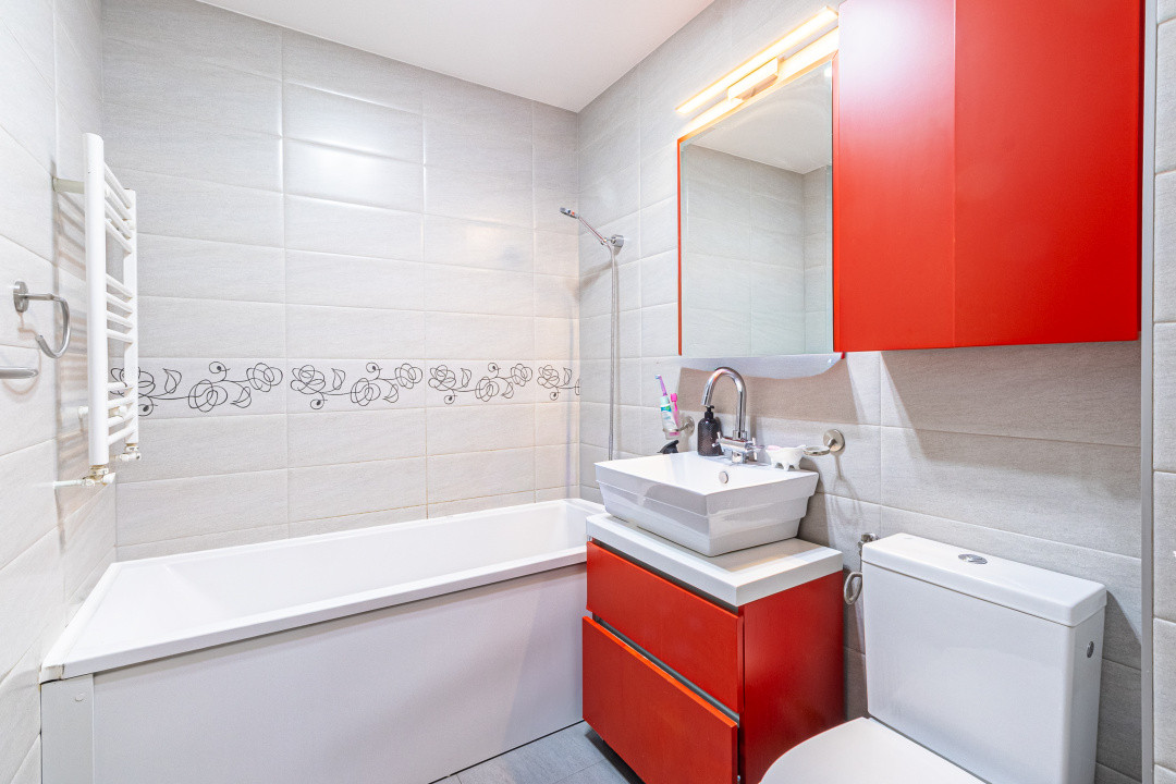 Apartament decomandat, mobilat modern, în inima cartierului Tractorul