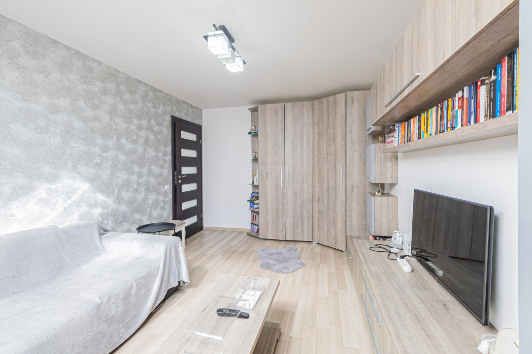 Apartament decomandat, mobilat modern, în inima cartierului Tractorul