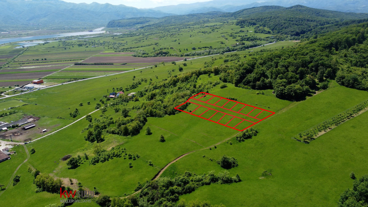 Terenuri de vânzare în Bradu – 500 mp, panoramă superbă la munți și râul Olt