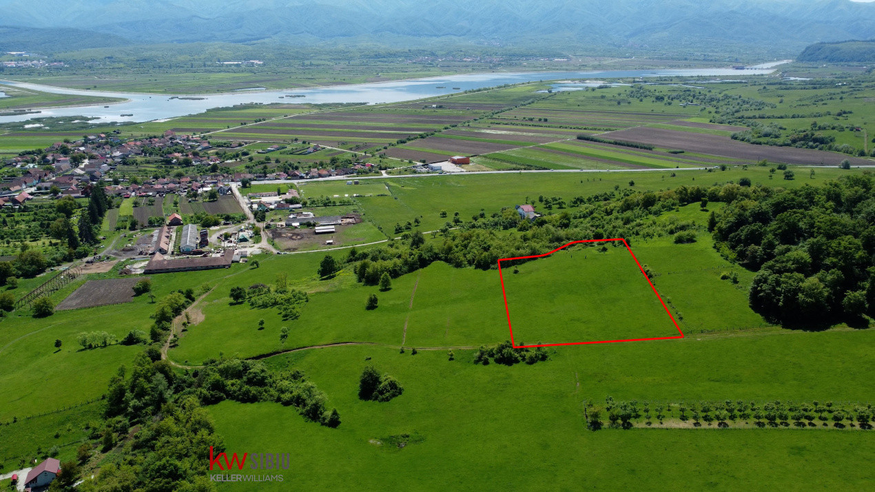 Terenuri de vânzare în Bradu – 500 mp, panoramă superbă la munți și râul Olt