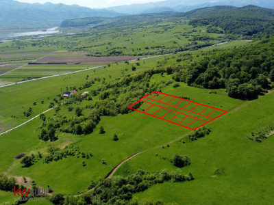 Terenuri de vânzare în Bradu – 500 mp, panoramă superbă la munți și râul Olt