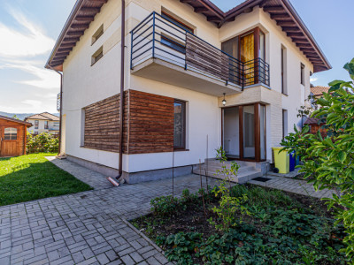 Casă tip duplex de închiriat în Ghimbav – confort, liniște și priveliște montană