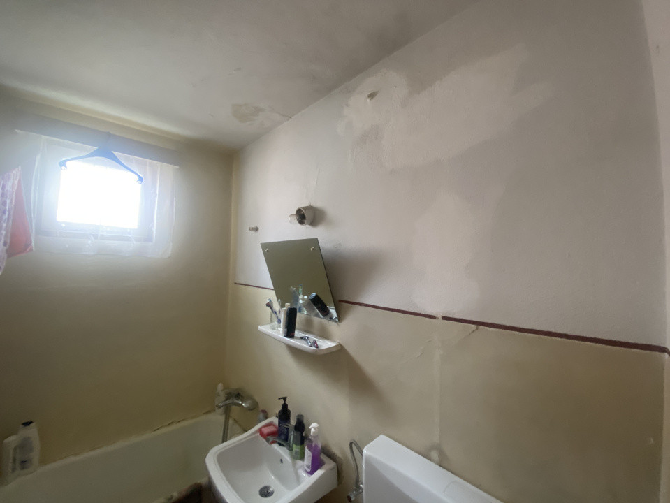 Apartament 2 camere balcon etaj 3 zona Mihai Viteazu Sibiu 43,6mpu