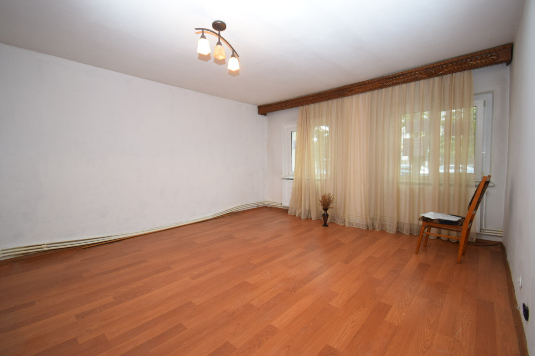Apartament 4 camere George Enescu, decomandat 