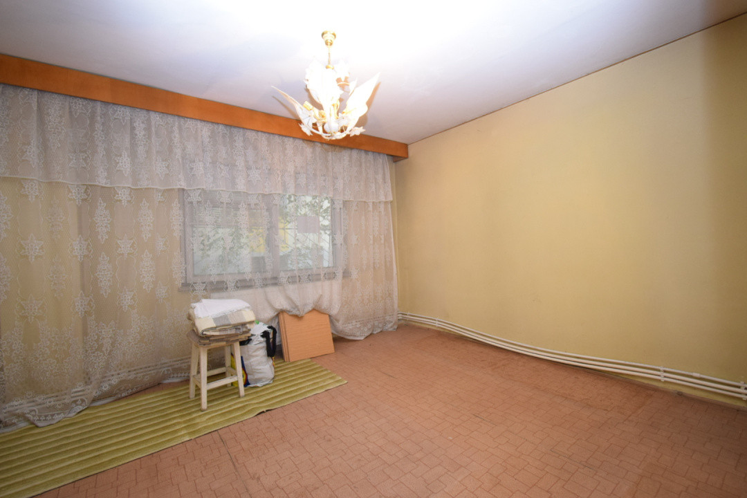 Apartament 4 camere George Enescu, decomandat 