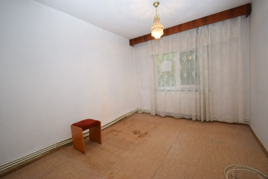 Apartament 4 camere George Enescu, decomandat 