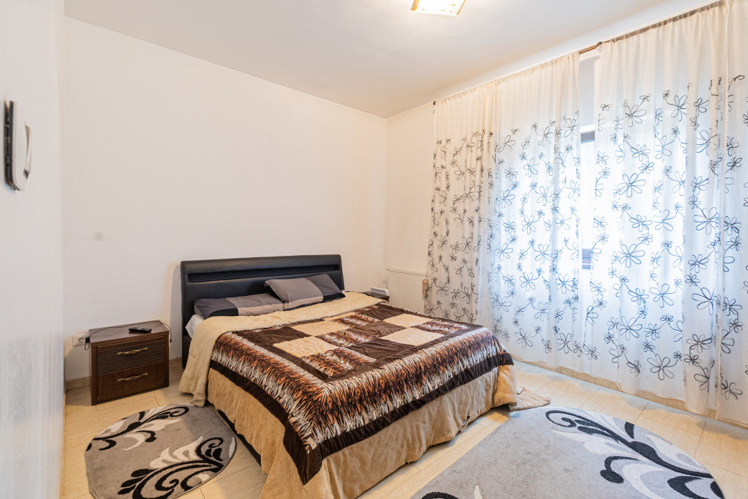 Apartament spațios, curte proprie, parcare inclusă, disponibil imediat